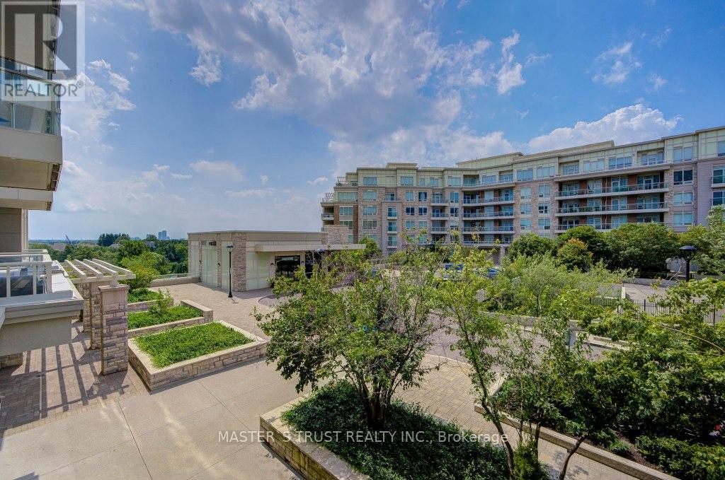 Photo 32 of 307 15 Stollery Pond Crescent, Markham ON