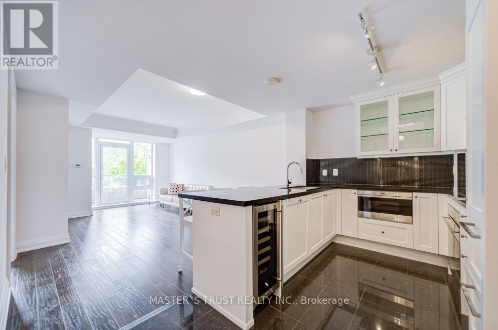 Photo 9 of 307 15 Stollery Pond Crescent, Markham ON