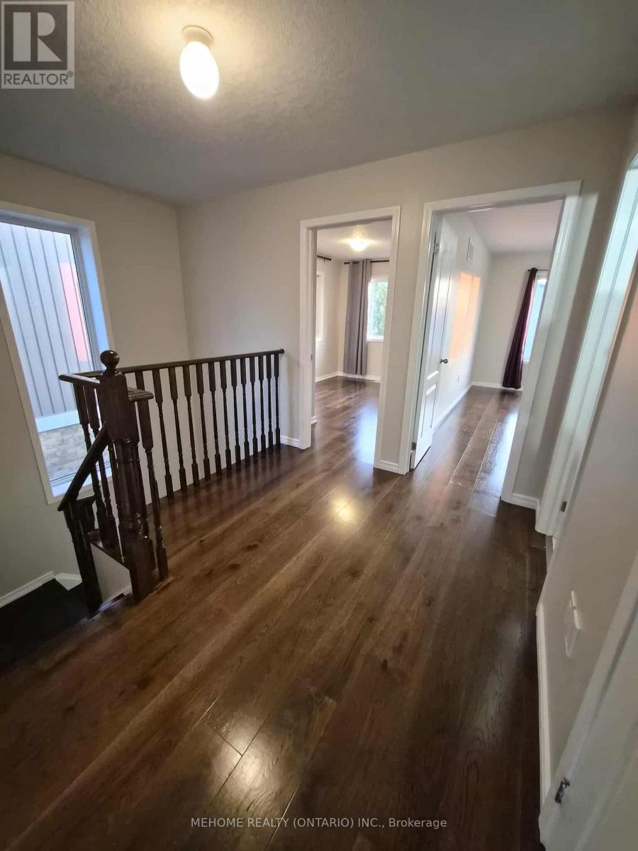 Photo 8 of 24 75 Prince William Way E, Barrie ON