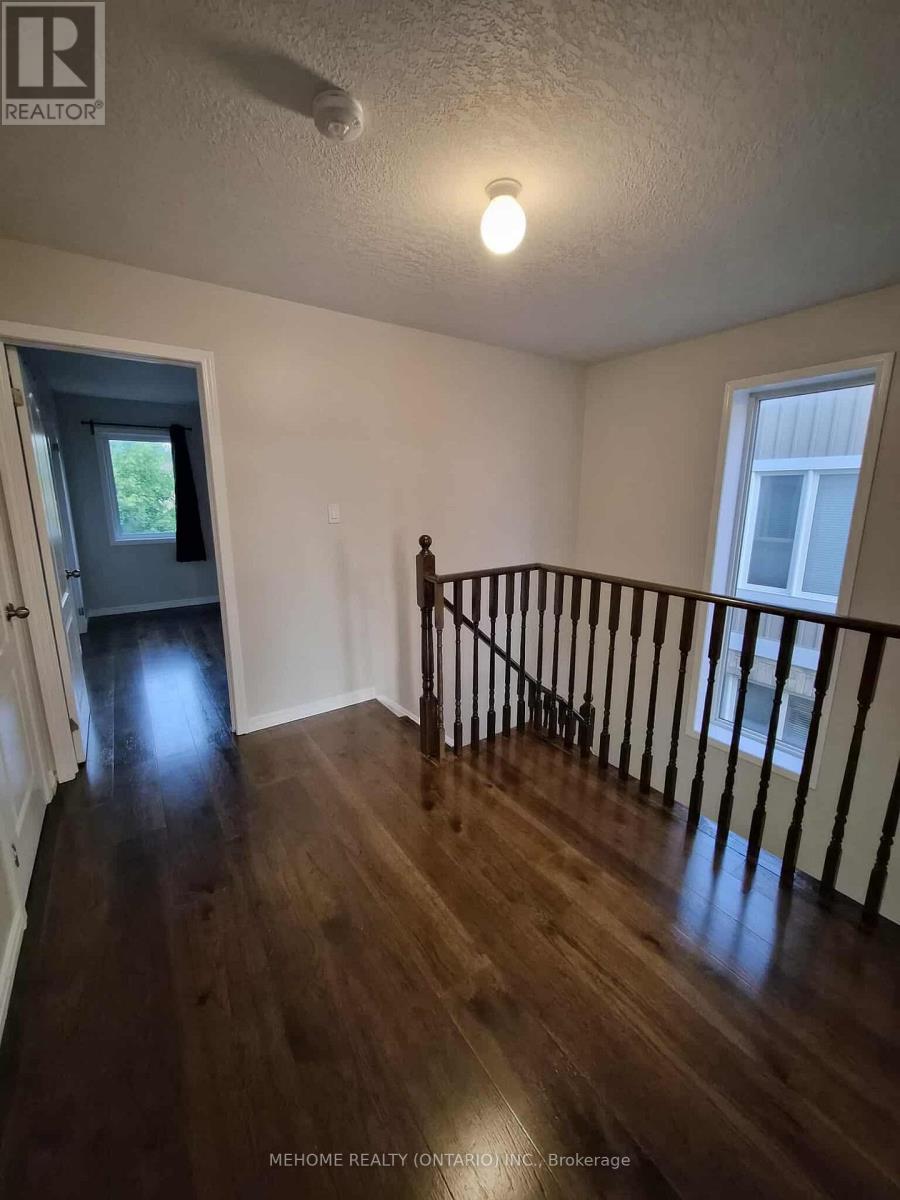 Photo 5 of 24 75 Prince William Way E, Barrie ON