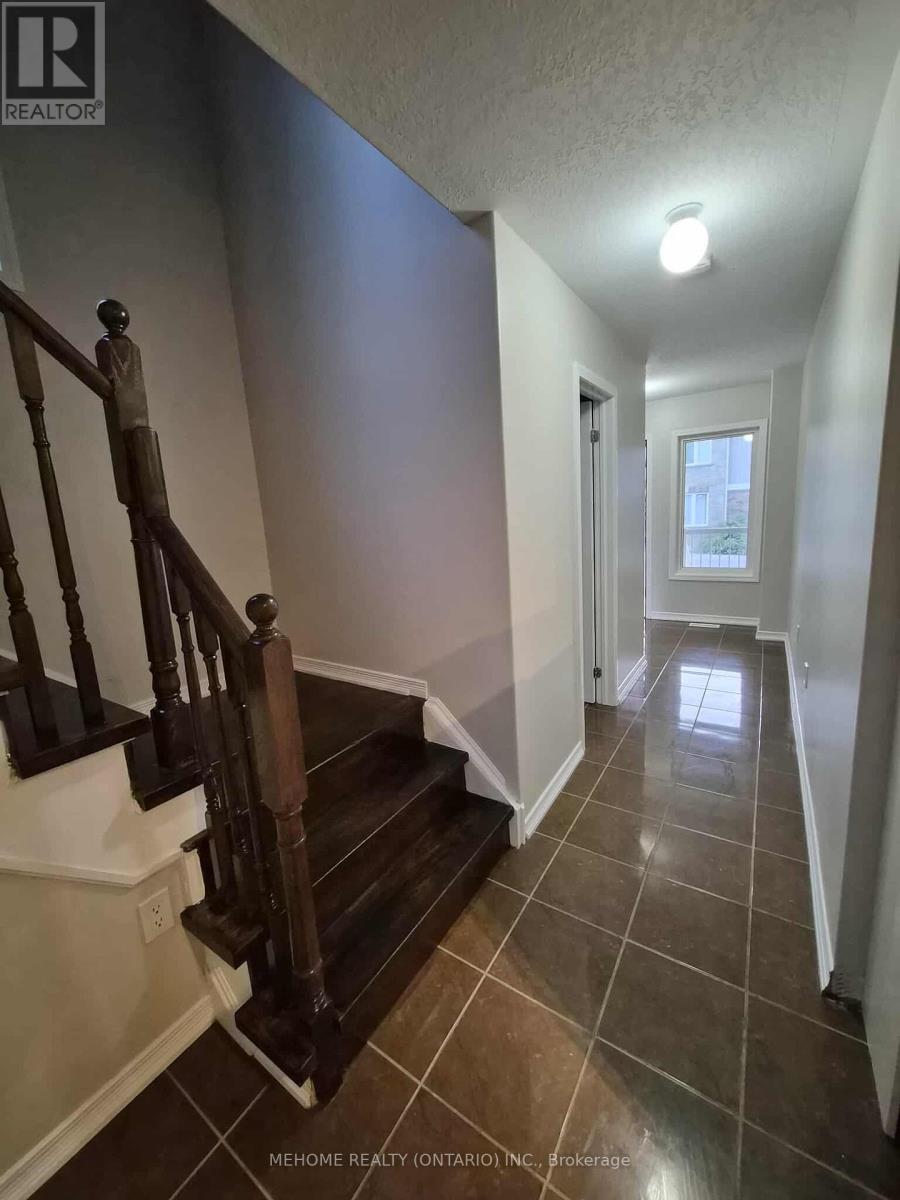 Photo 14 of 24 75 Prince William Way E, Barrie ON