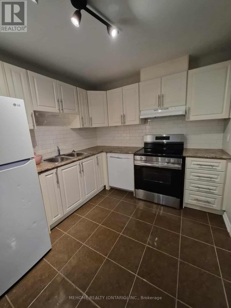 Photo 11 of 24 75 Prince William Way E, Barrie ON