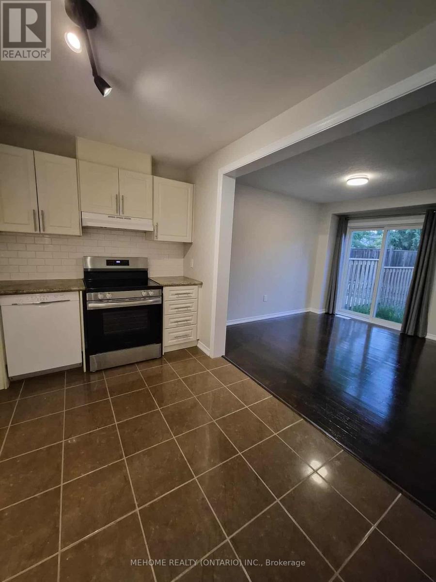 Photo 4 of 24 75 Prince William Way E, Barrie ON