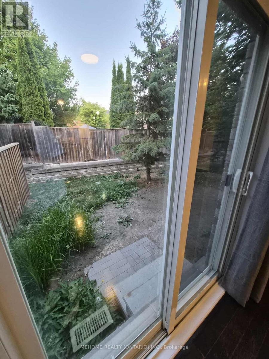 Photo 10 of 24 75 Prince William Way E, Barrie ON