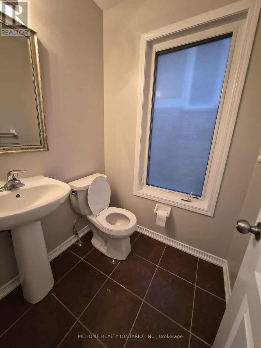 Photo 7 of 24 75 Prince William Way E, Barrie ON