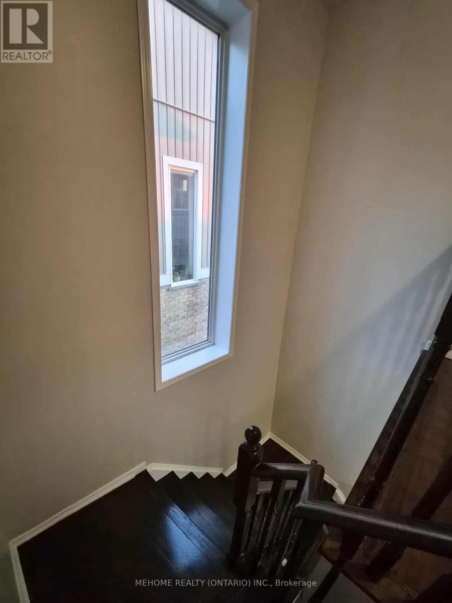 Photo 2 of 24 75 Prince William Way E, Barrie ON