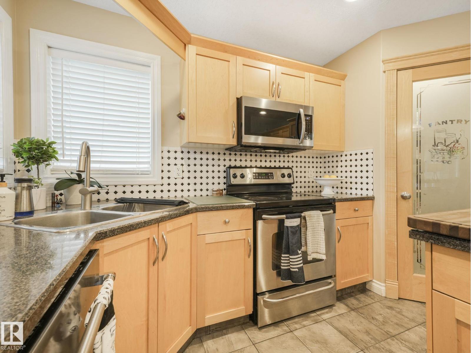 Photo 43 of 11839 174 Av Nw, Edmonton AB