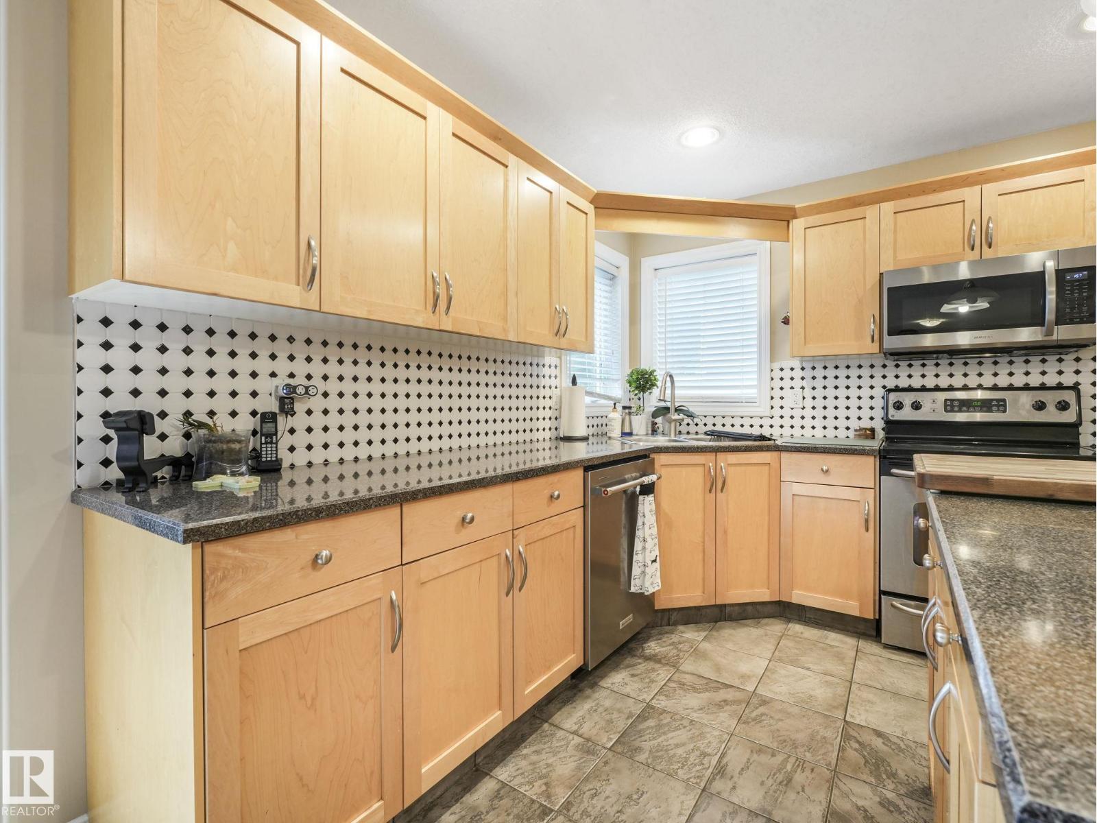 Photo 5 of 11839 174 Av Nw, Edmonton AB