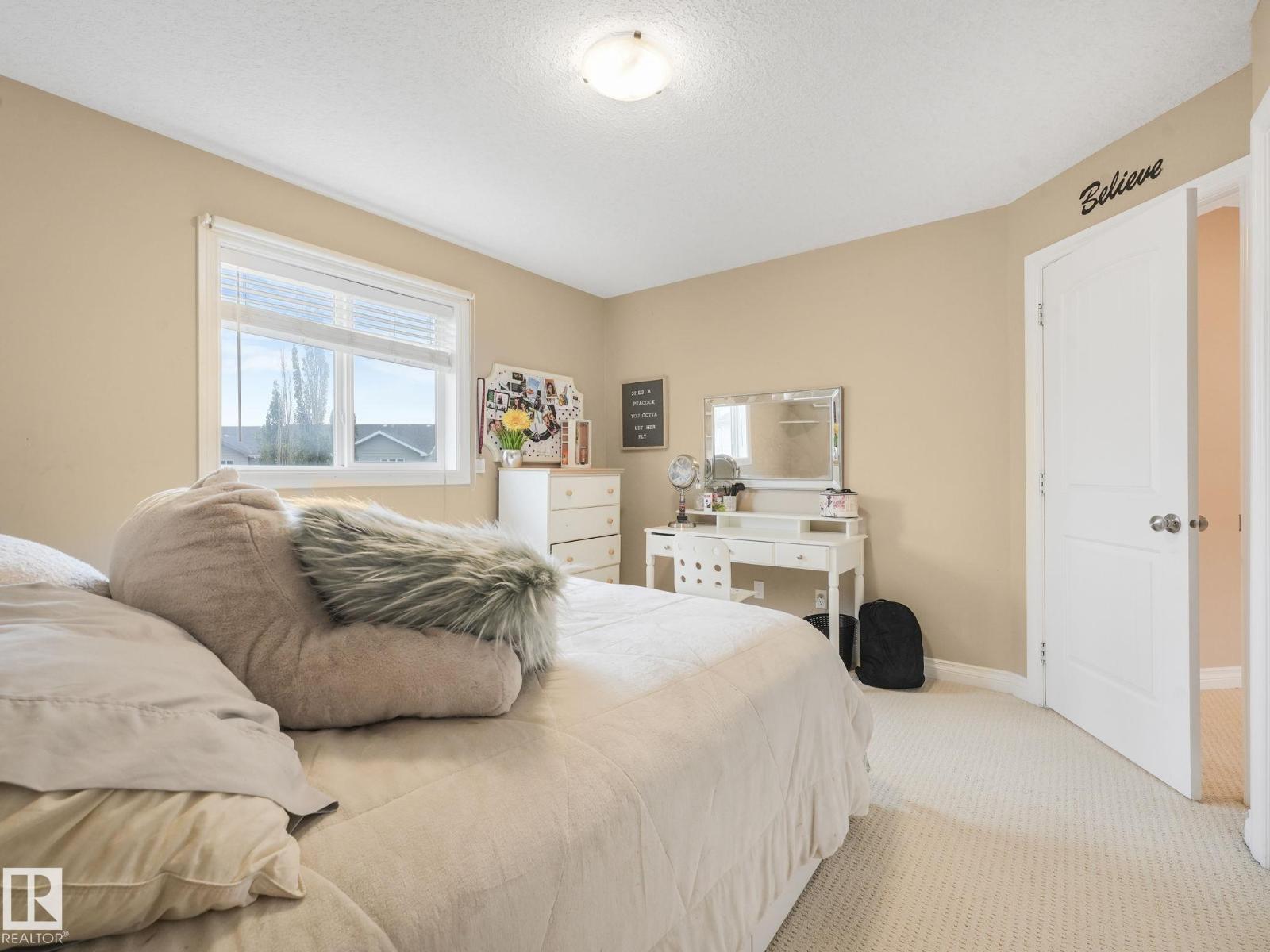Photo 2 of 11839 174 Av Nw, Edmonton AB