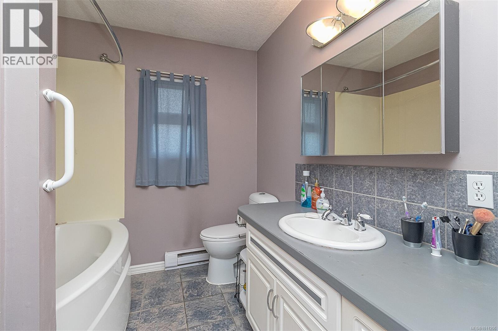Photo 19 of 1135 Mcdonald Cres, Nanaimo BC