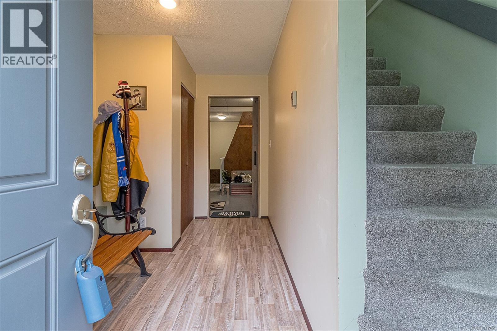 Photo 3 of 1135 Mcdonald Cres, Nanaimo BC