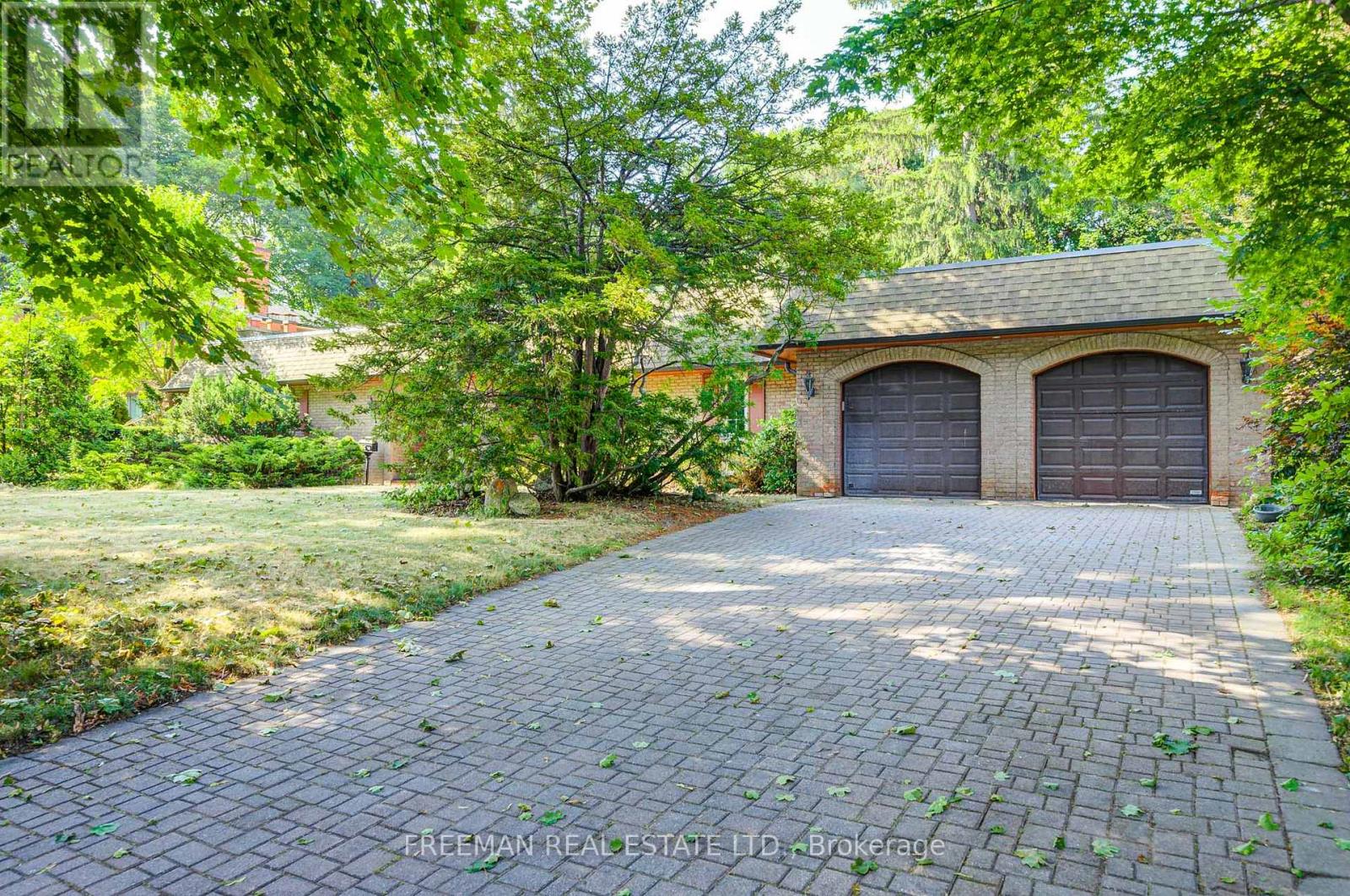 Photo 5 of 1528 Knareswood Drive, Mississauga ON