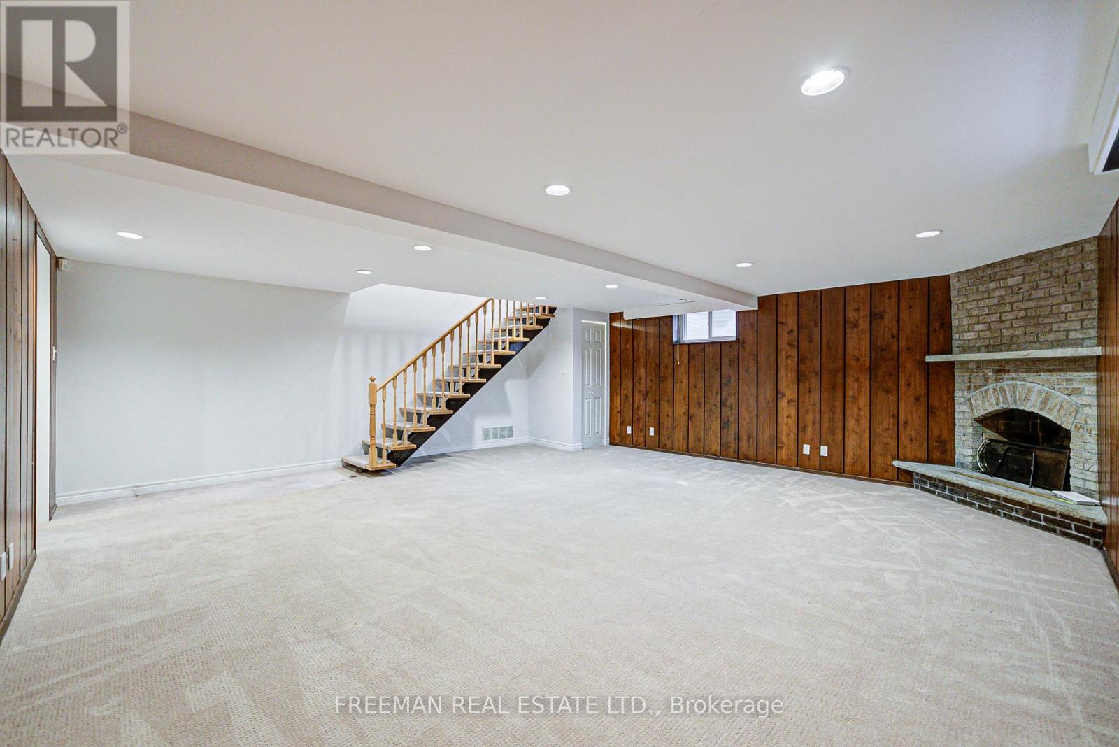 Photo 43 of 1528 Knareswood Drive, Mississauga ON