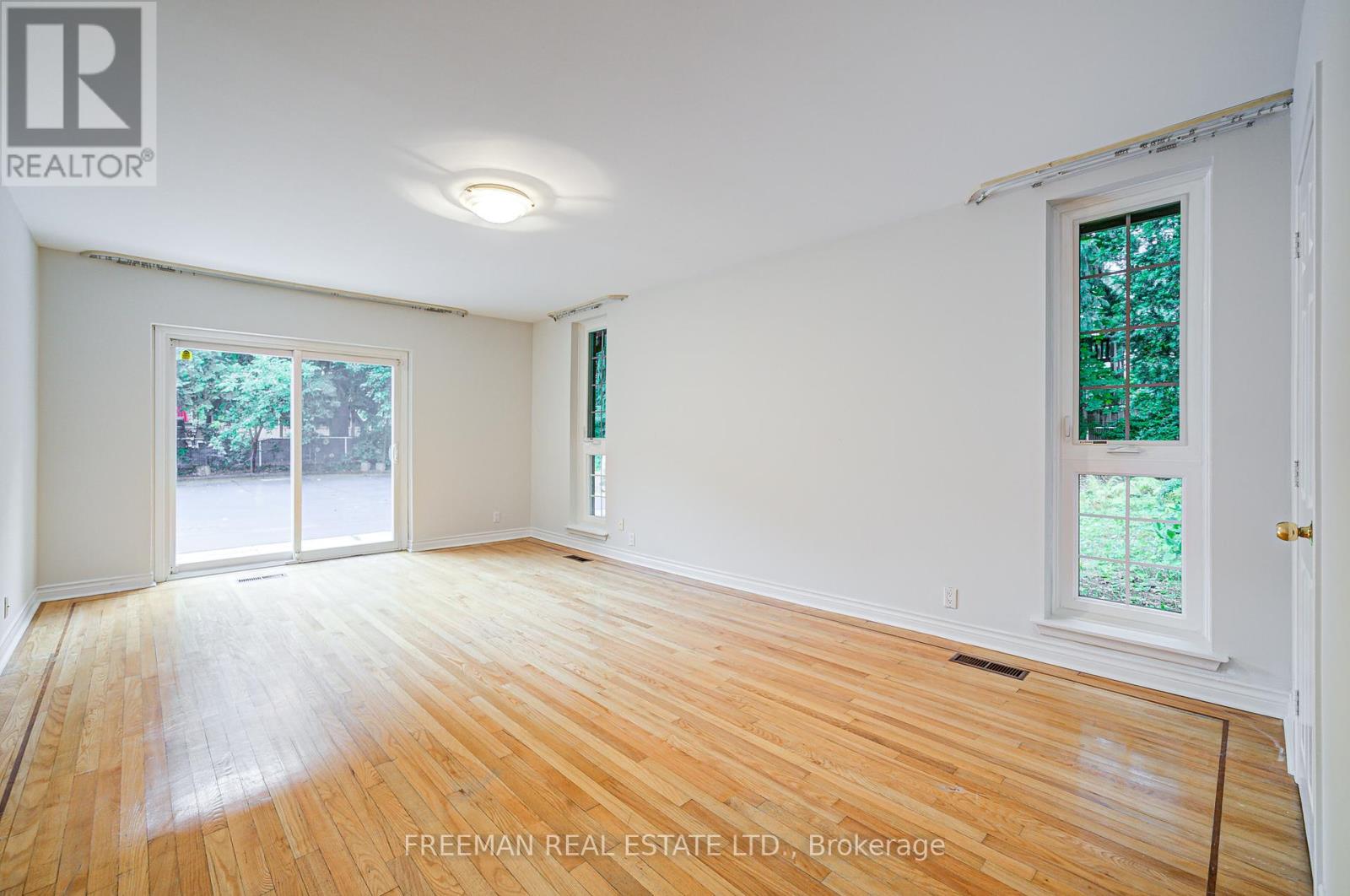 Photo 10 of 1528 Knareswood Drive, Mississauga ON