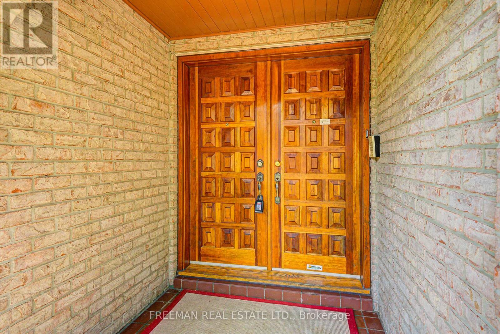Photo 30 of 1528 Knareswood Drive, Mississauga ON