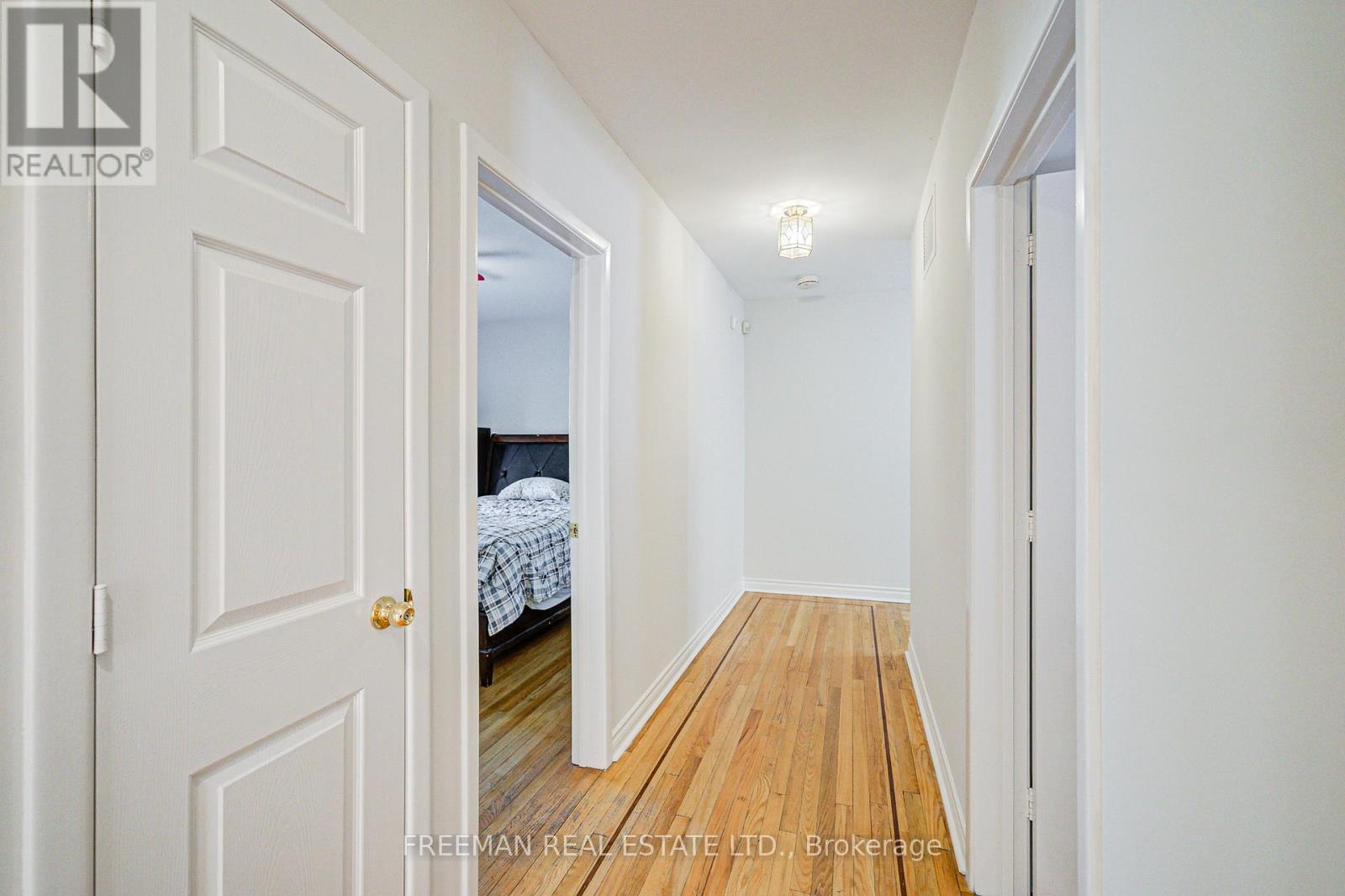 Photo 12 of 1528 Knareswood Drive, Mississauga ON