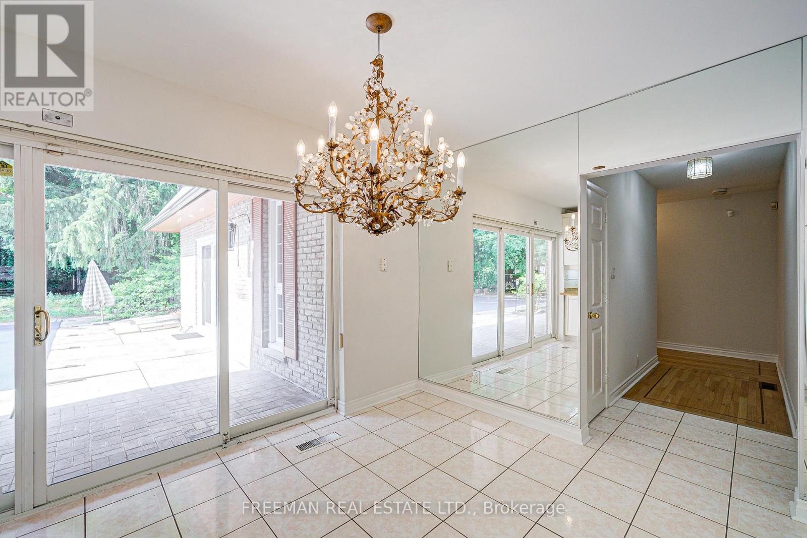 Photo 14 of 1528 Knareswood Drive, Mississauga ON