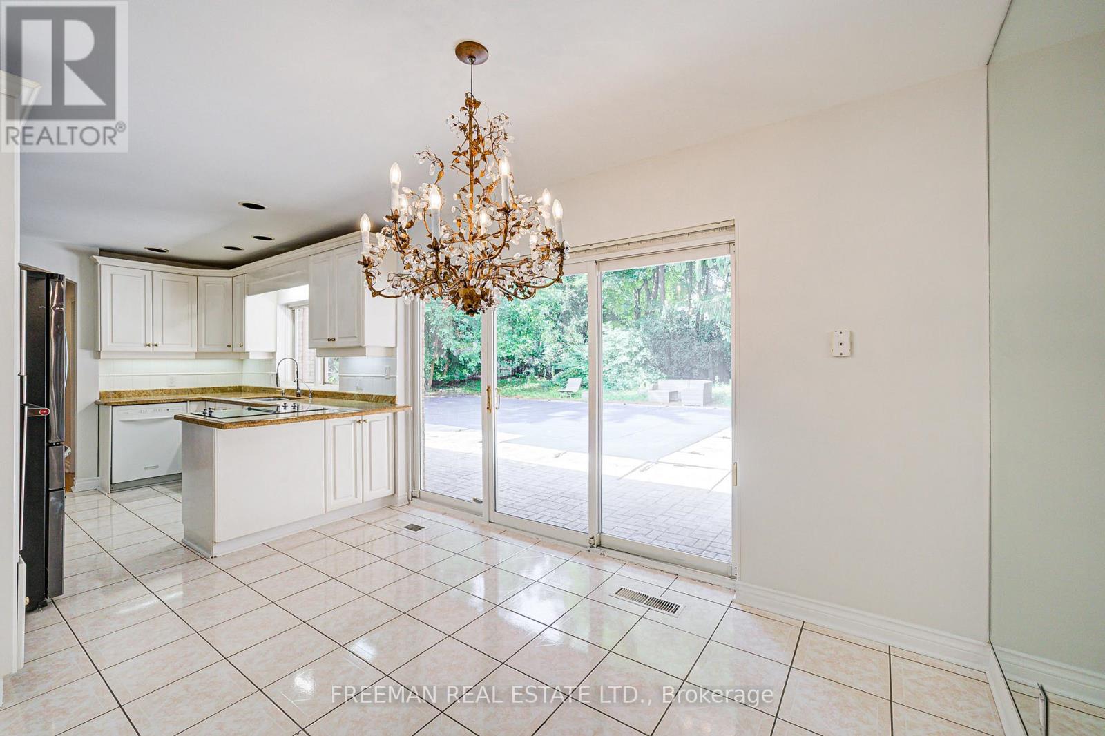 Photo 41 of 1528 Knareswood Drive, Mississauga ON