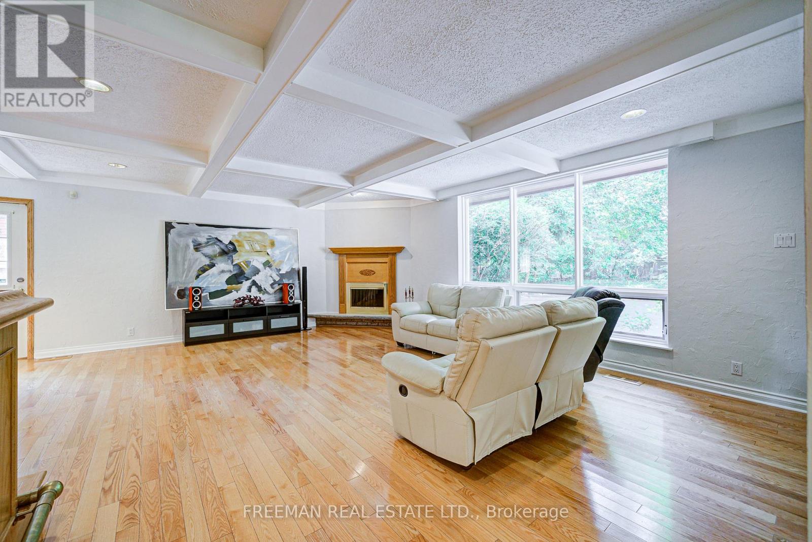Photo 7 of 1528 Knareswood Drive, Mississauga ON