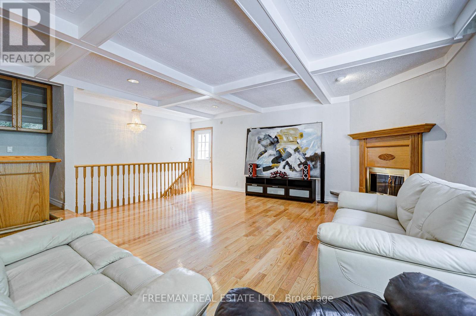 Photo 15 of 1528 Knareswood Drive, Mississauga ON