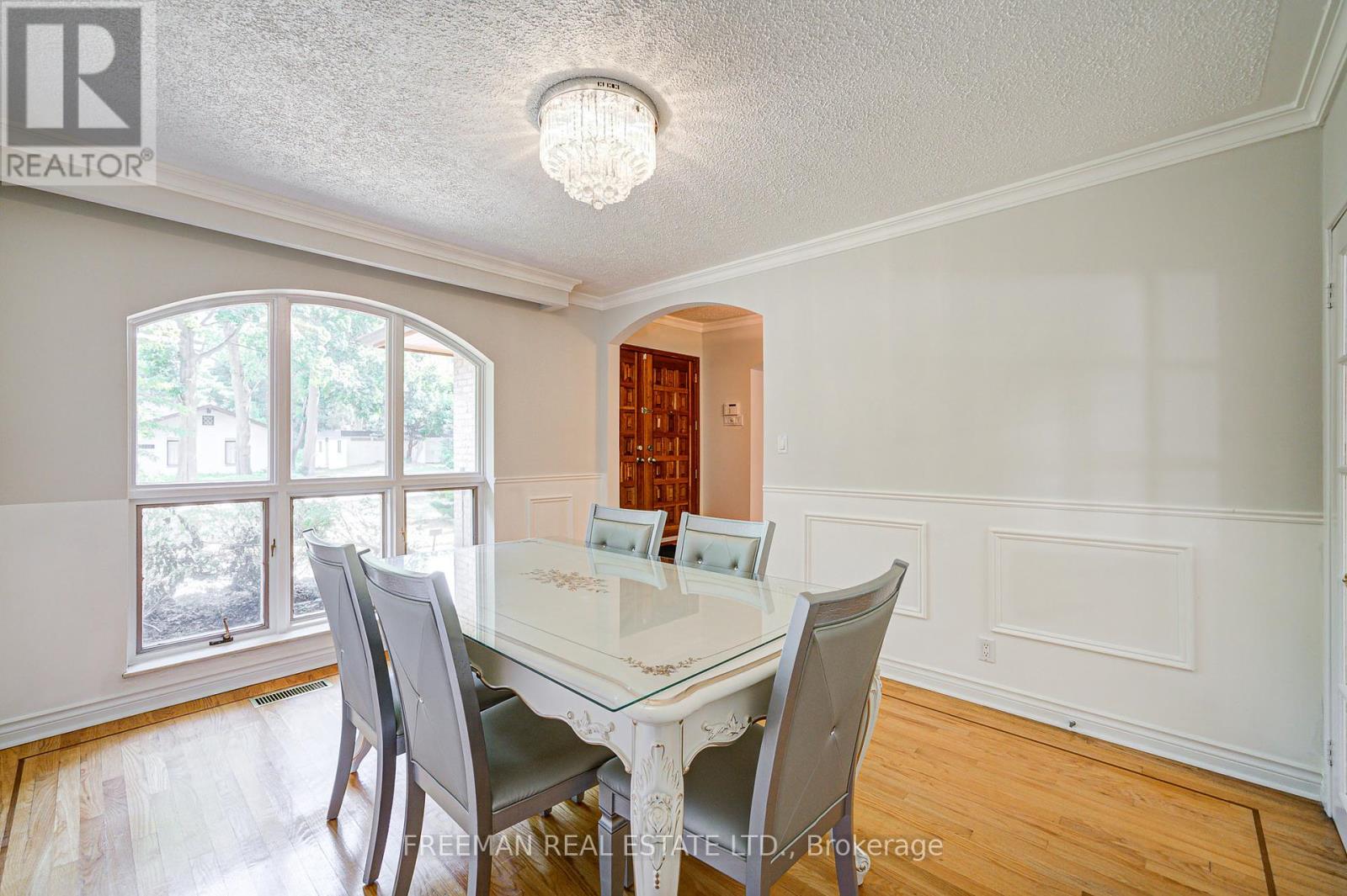 Photo 2 of 1528 Knareswood Drive, Mississauga ON