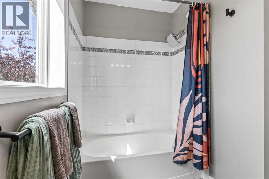 Single Family House for Sale in  Erin Grove SE Erin Woods Calgary 