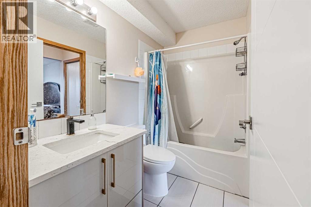 Photo 10 of 65 Martinvalley Road Ne, Calgary AB