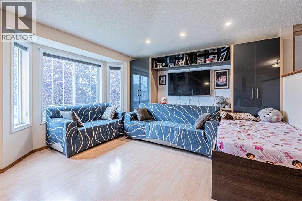 Photo 7 of 65 Martinvalley Road Ne, Calgary AB
