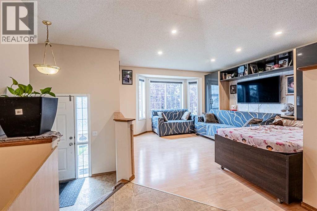 Photo 5 of 65 Martinvalley Road Ne, Calgary AB