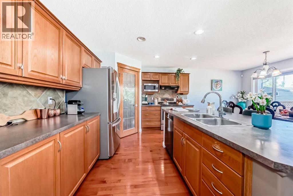 Single Family House for Sale in  Covehaven Gardens NE Coventry Hills Calgary 
