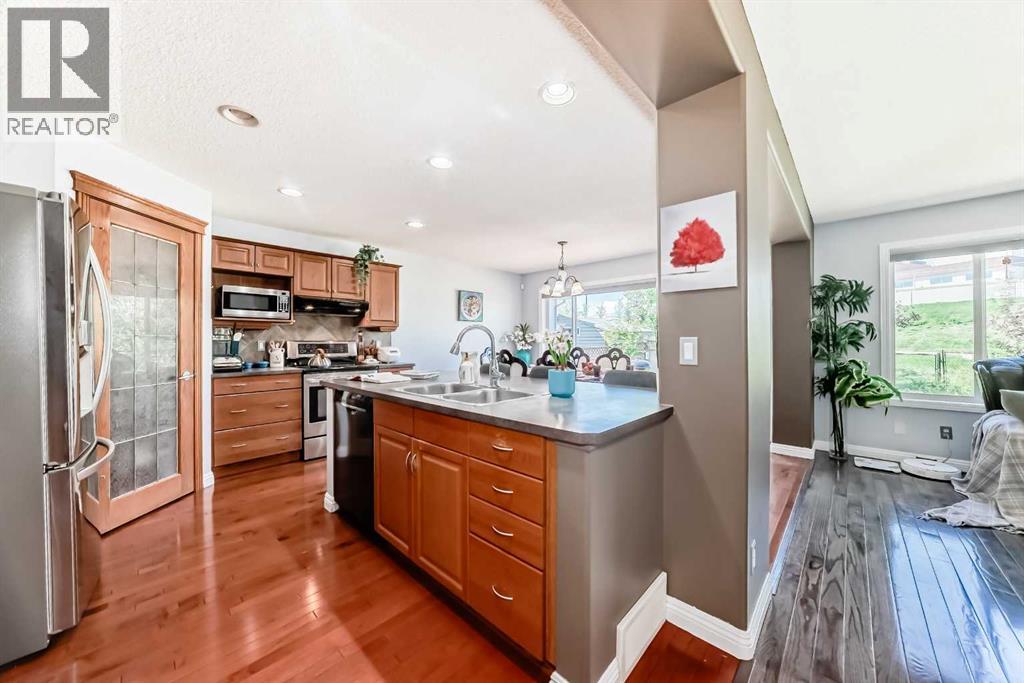 Single Family House for Sale in  Covehaven Gardens NE Coventry Hills Calgary 
