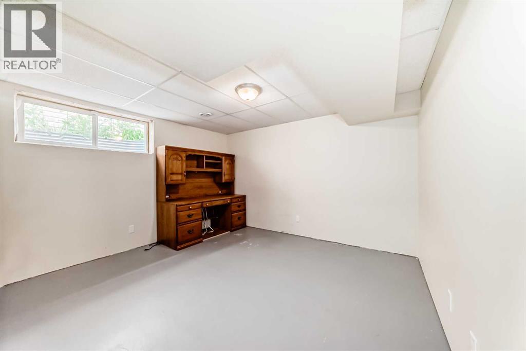 Single Family House for Sale in  Covehaven Gardens NE Coventry Hills Calgary 