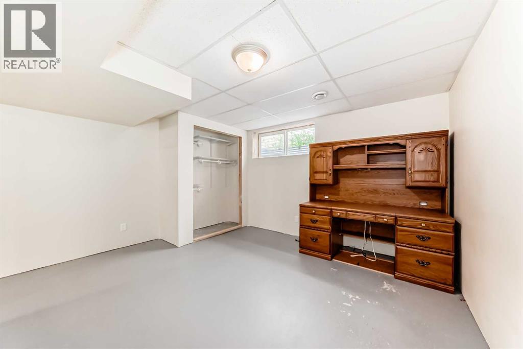Single Family House for Sale in  Covehaven Gardens NE Coventry Hills Calgary 