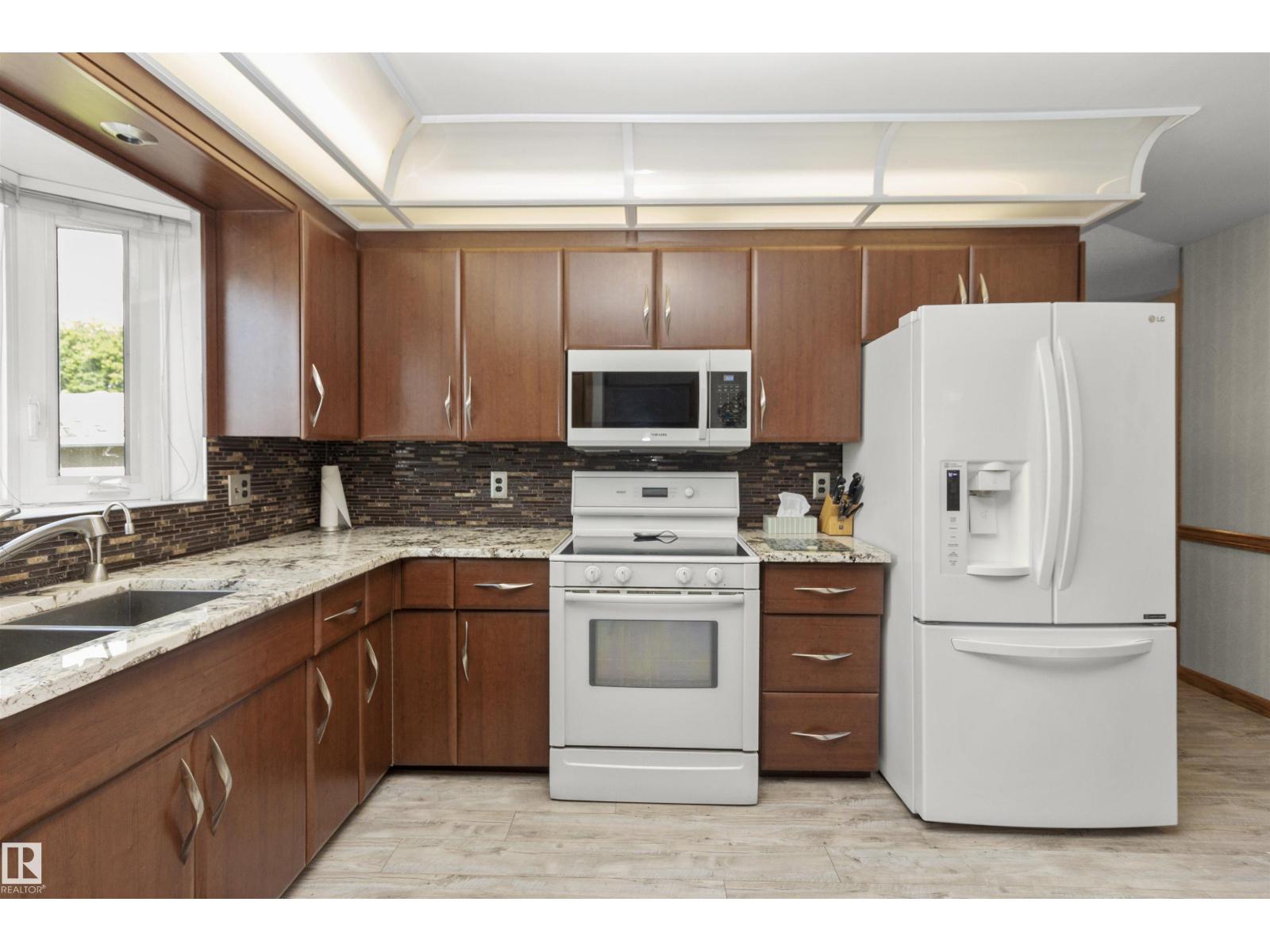 Photo 18 of 6928 13 Av Nw, Edmonton AB