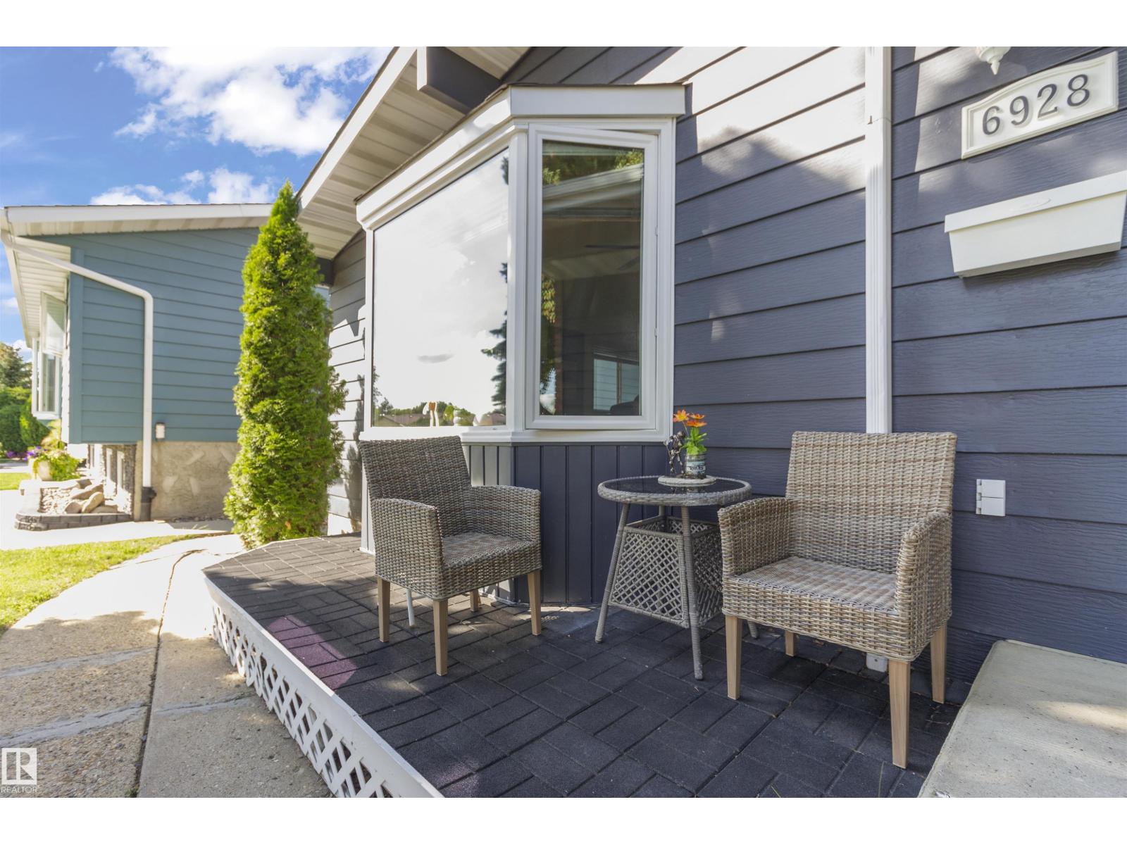 Photo 3 of 6928 13 Av Nw, Edmonton AB