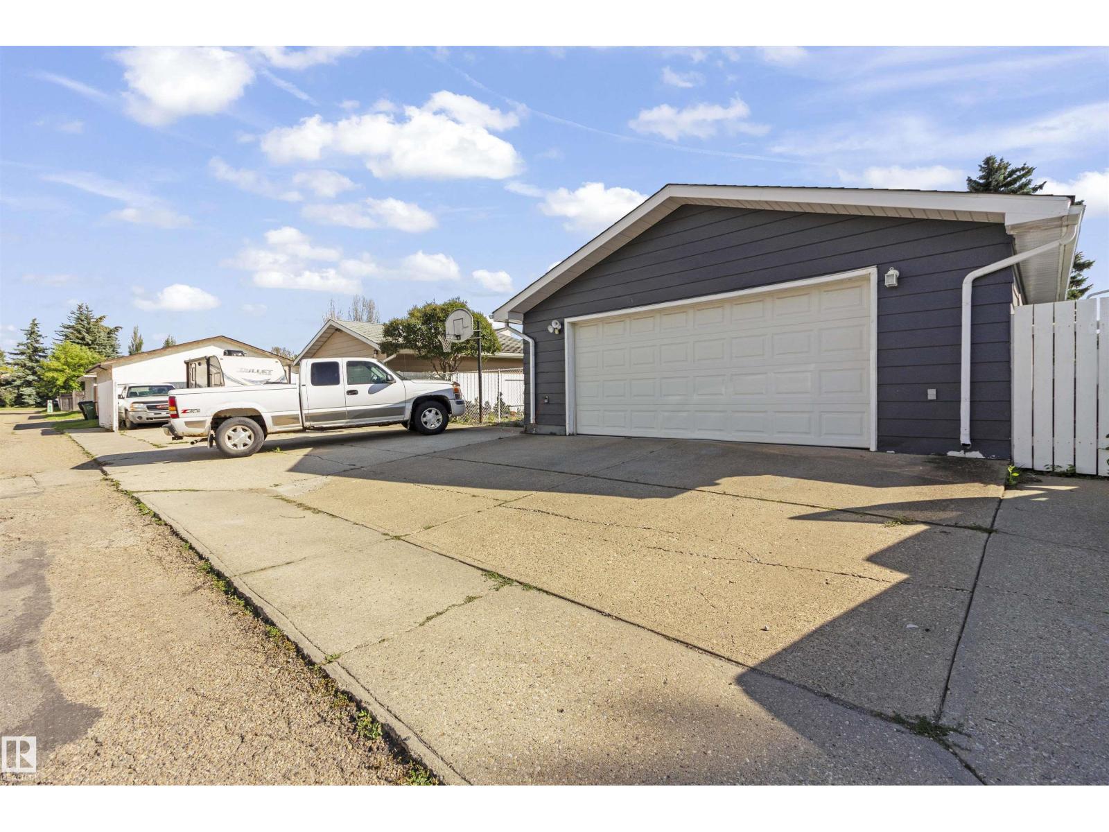 Photo 51 of 6928 13 Av Nw, Edmonton AB