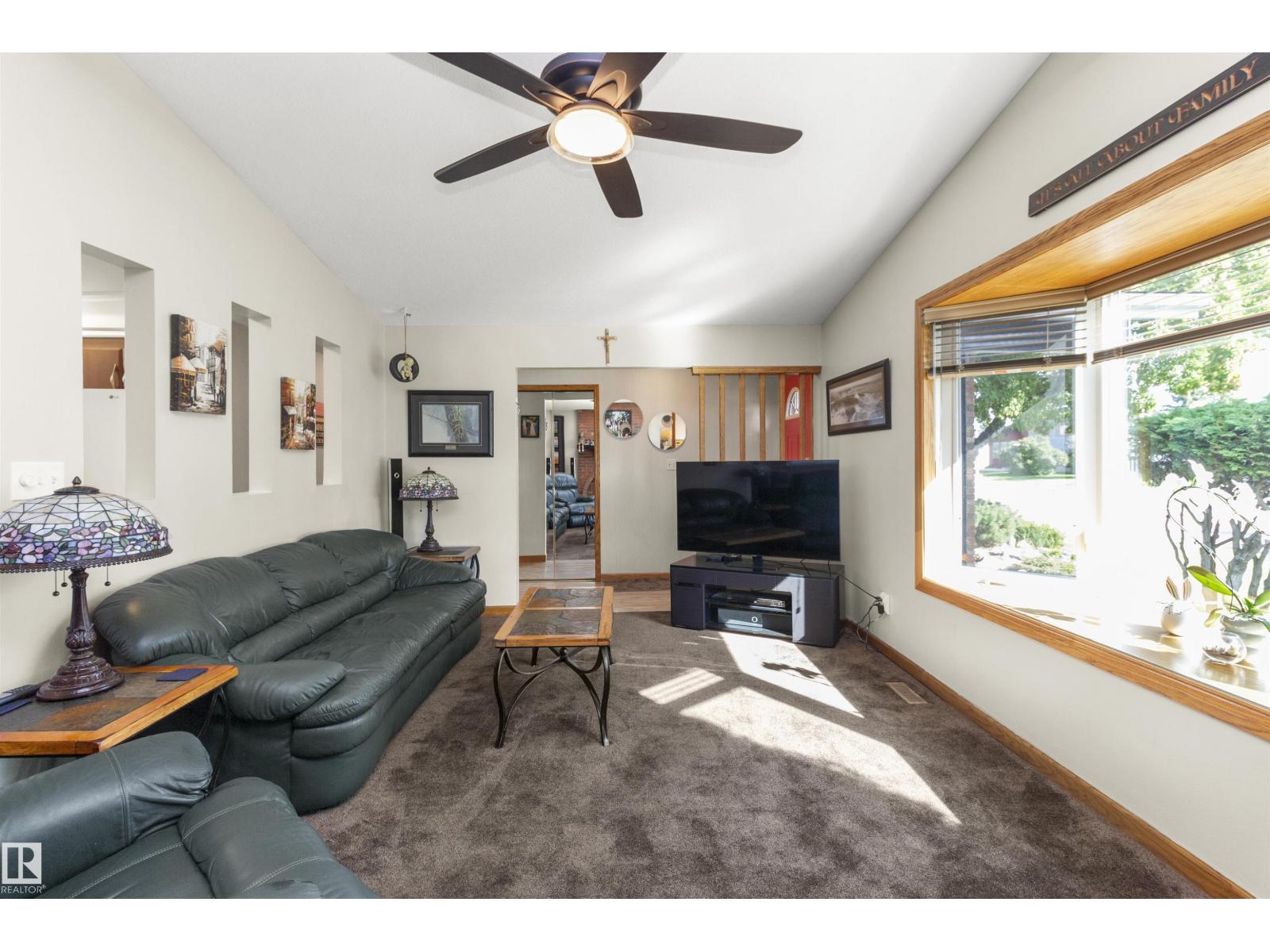 Photo 9 of 6928 13 Av Nw, Edmonton AB