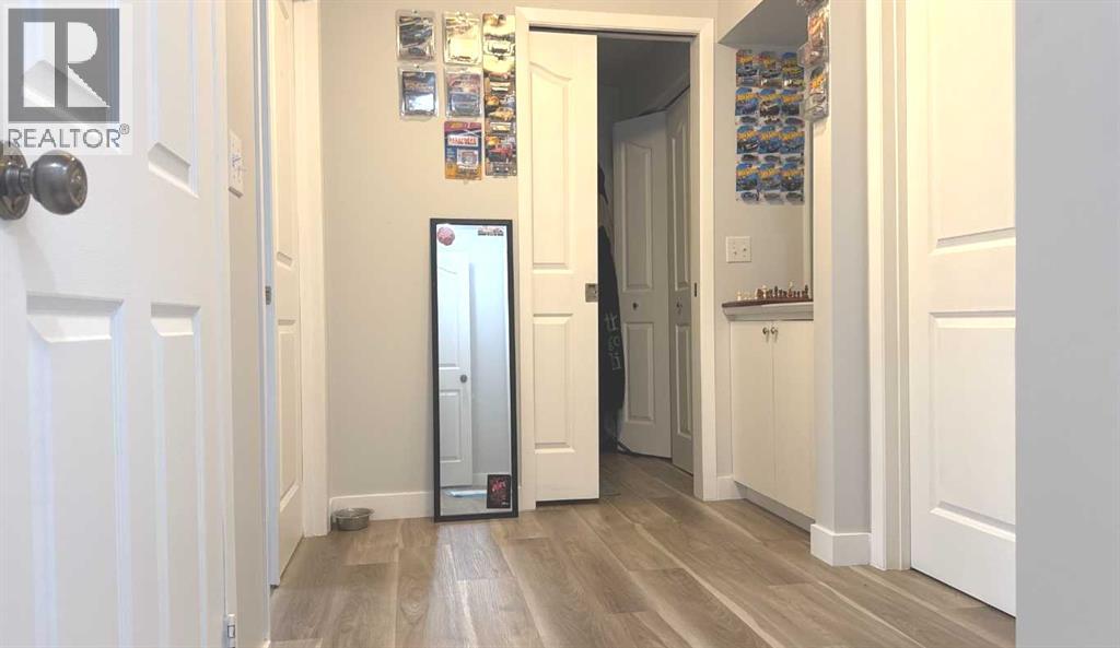 Photo 9 of 8 304 Ross Avenue, Cochrane AB