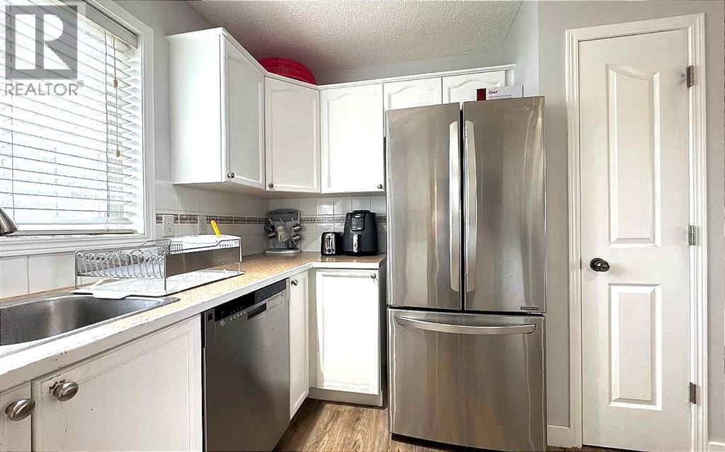 Photo 12 of 8 304 Ross Avenue, Cochrane AB