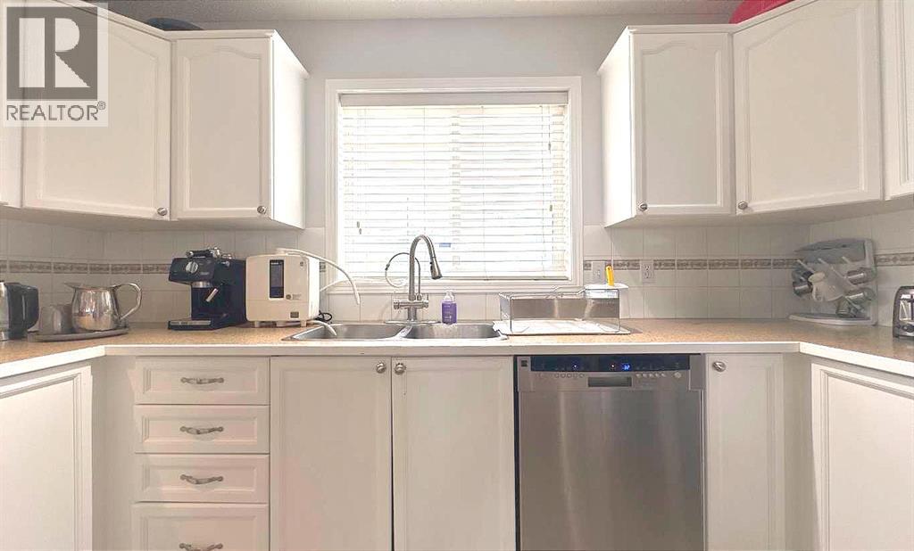 Photo 5 of 8 304 Ross Avenue, Cochrane AB