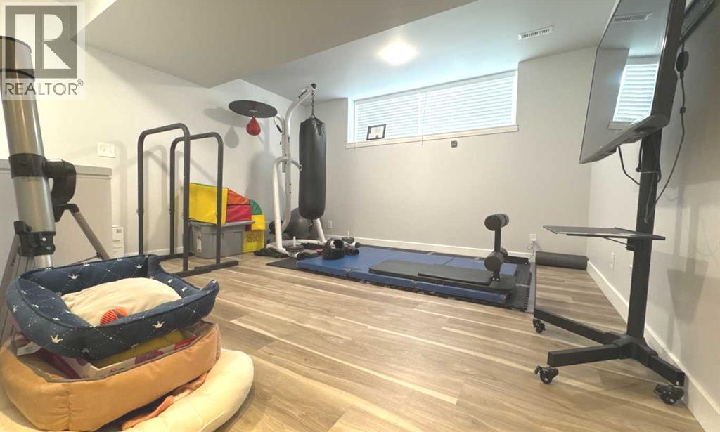Photo 6 of 8 304 Ross Avenue, Cochrane AB