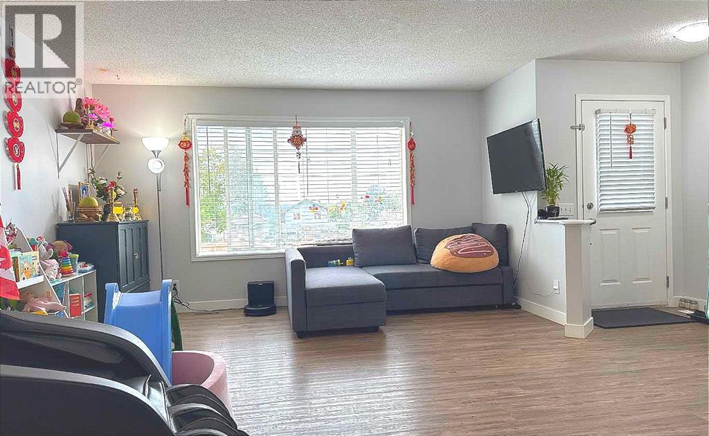 Photo 8 of 8 304 Ross Avenue, Cochrane AB