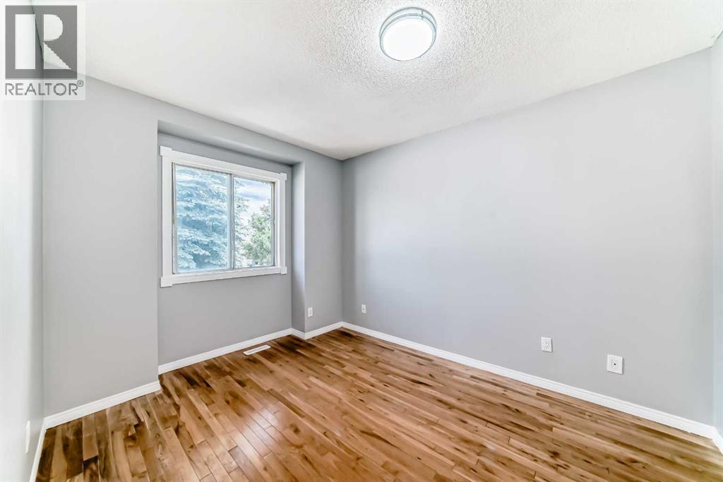 Single Family House Bi-level for Sale in  Shawfield Way SW Shawnessy Calgary 