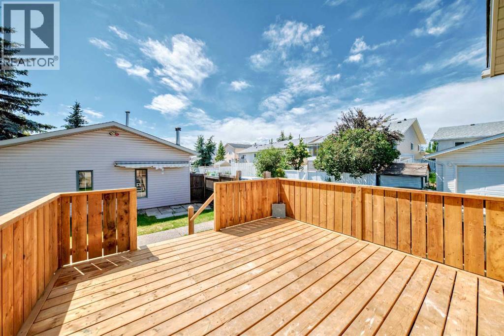 Single Family House Bi-level for Sale in  Shawfield Way SW Shawnessy Calgary 