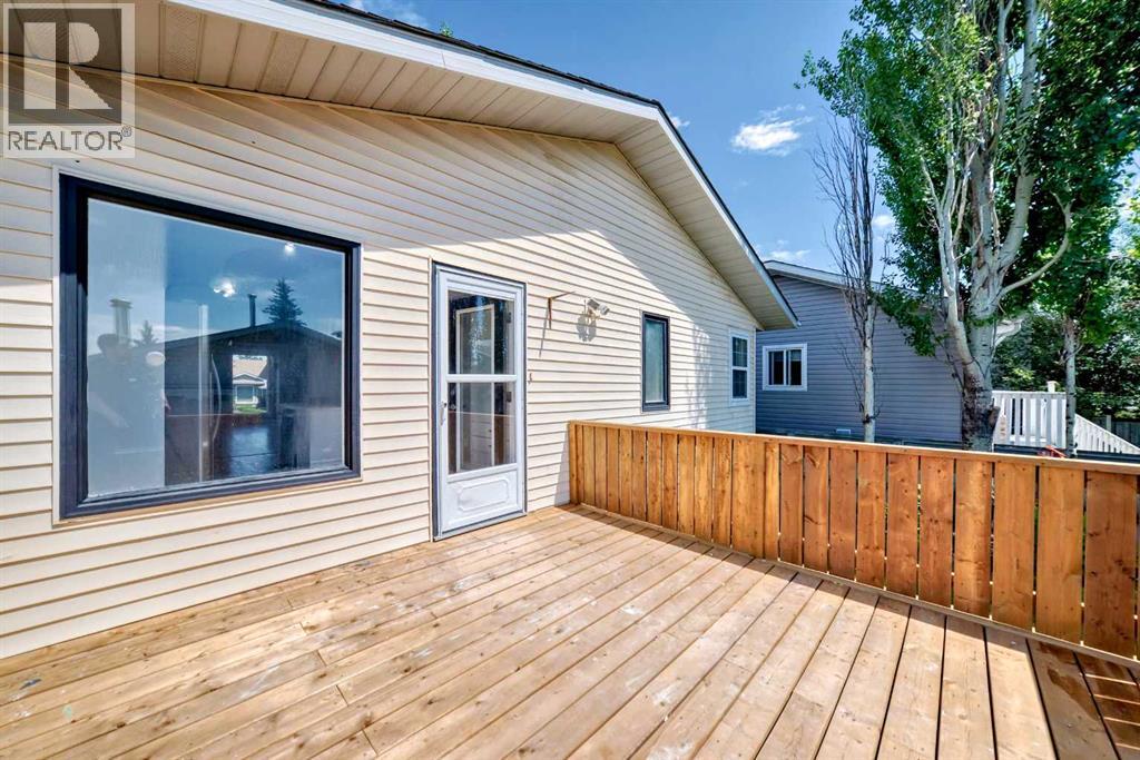 Single Family House Bi-level for Sale in  Shawfield Way SW Shawnessy Calgary 