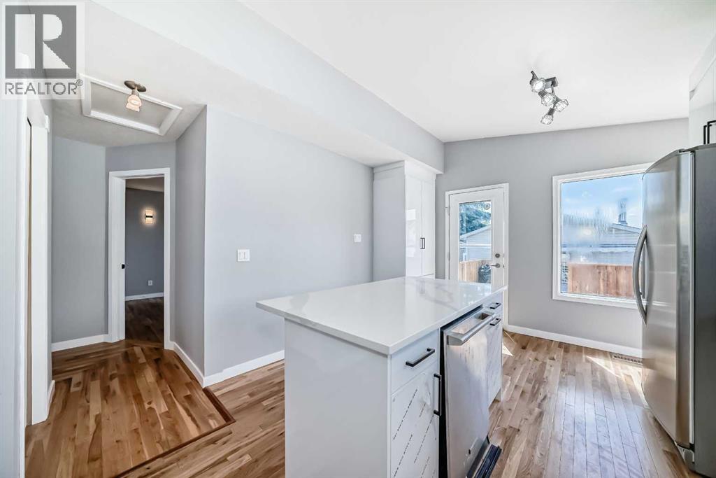 Single Family House Bi-level for Sale in  Shawfield Way SW Shawnessy Calgary 