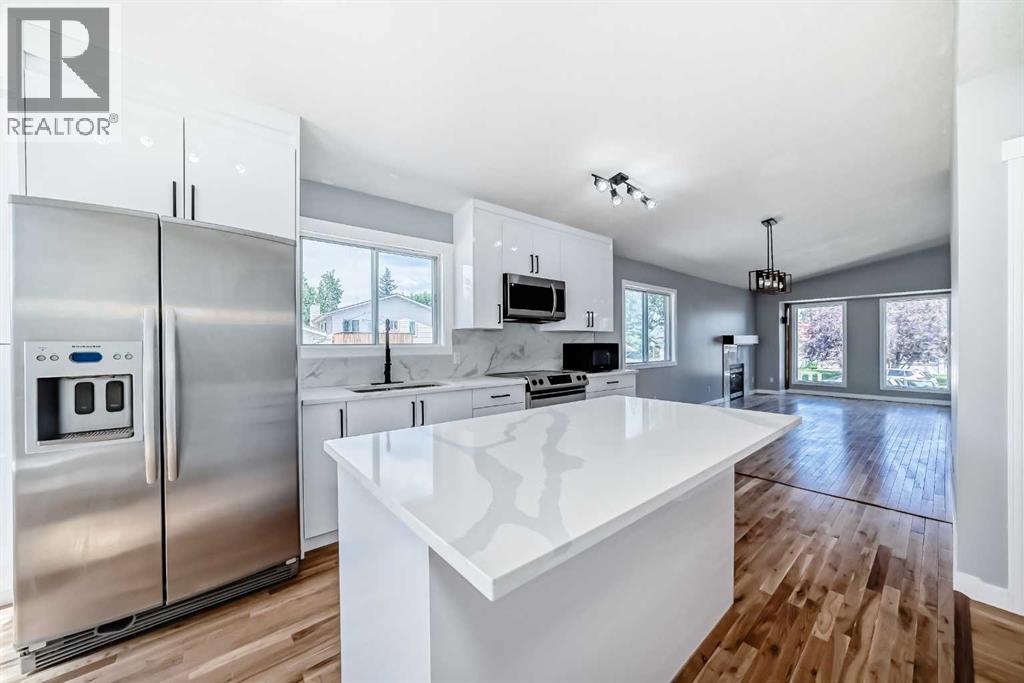 Single Family House Bi-level for Sale in  Shawfield Way SW Shawnessy Calgary 