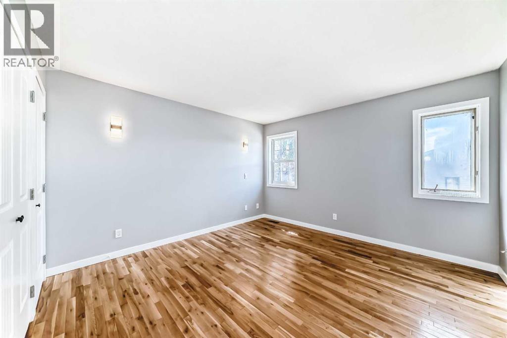 Single Family House Bi-level for Sale in  Shawfield Way SW Shawnessy Calgary 