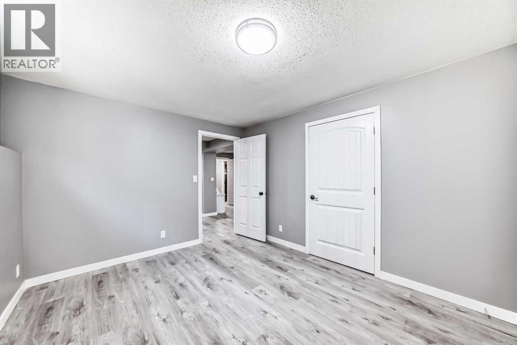 Single Family House Bi-level for Sale in  Shawfield Way SW Shawnessy Calgary 