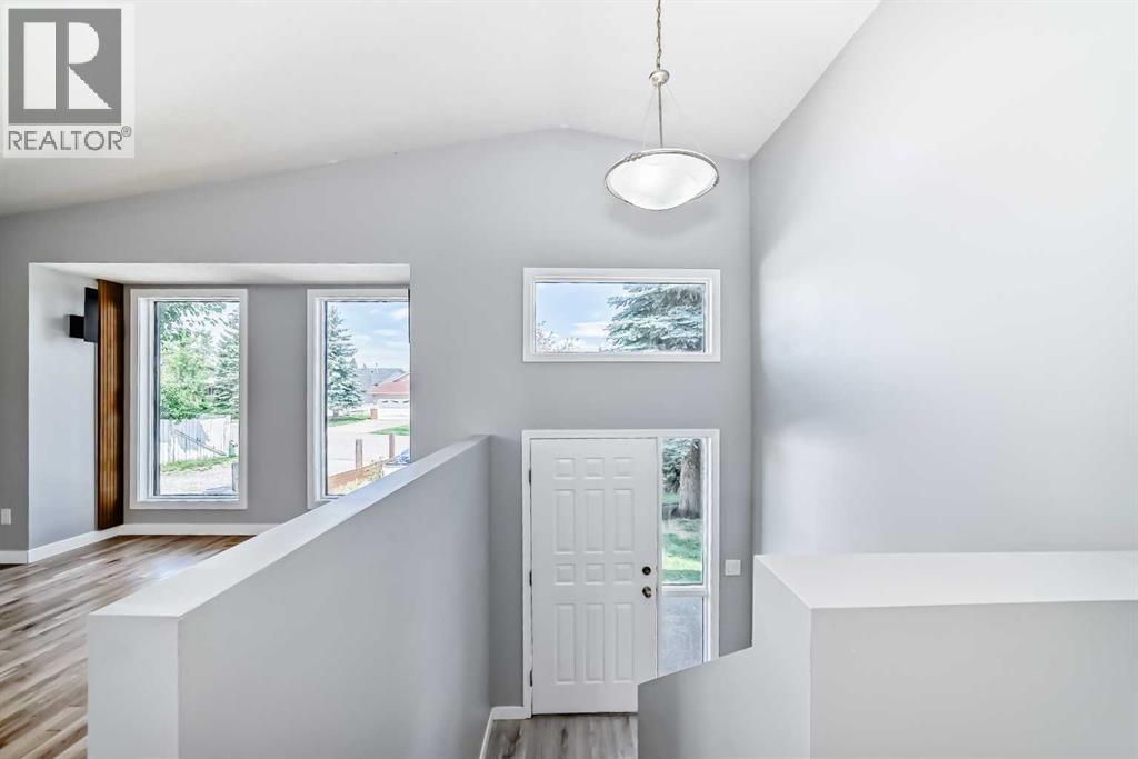 Single Family House Bi-level for Sale in  Shawfield Way SW Shawnessy Calgary 